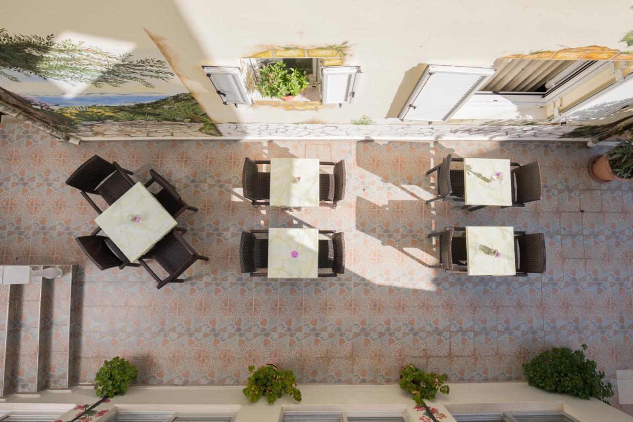 בניטסס Bella Vista Beach Hotel מראה חיצוני תמונה